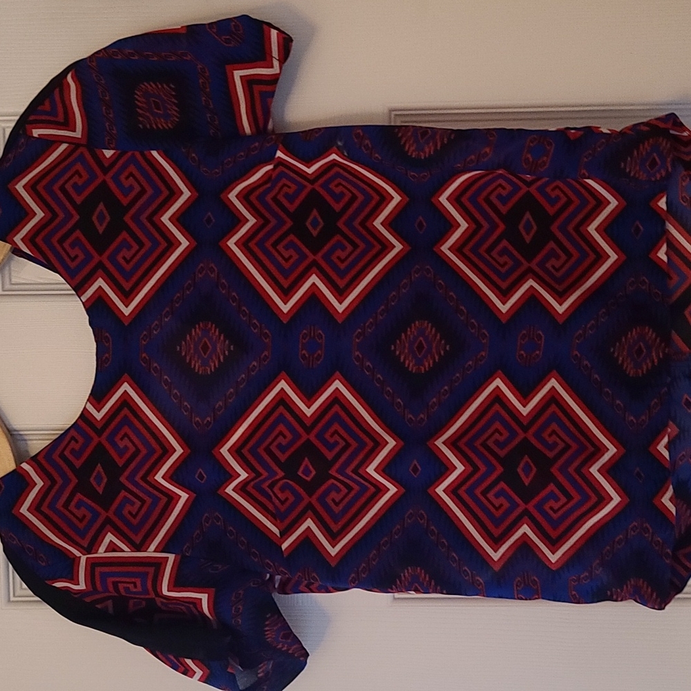 Top with zipper closure